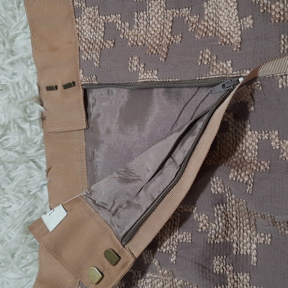 LOFT Skirt - Picture 3 of 9